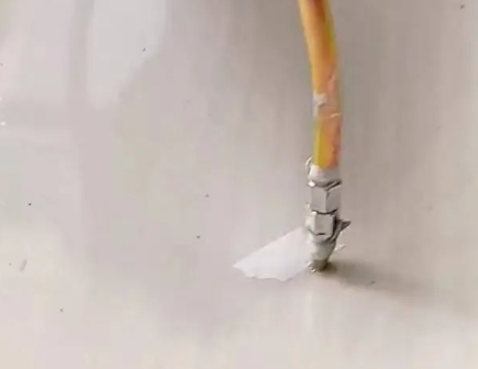 嘉定瓷砖空鼓维修公司专业解答在瓷砖铺贴过程中，如果使用的砂料过粗（如全部使用了粗砂），可能会导致以下问题